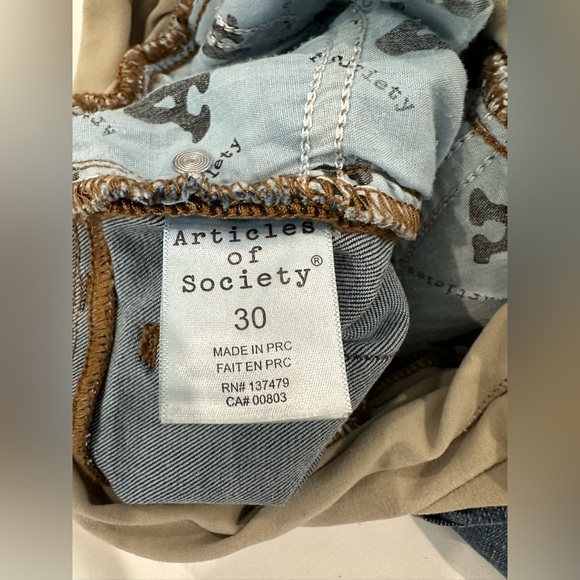 Articles of Society Women Maternity Jean Shorts Distressed Over Belly Size 30 - Picture 10 of 16